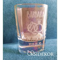 Felespohár gyűrűs motívummal gravírozva