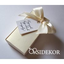 Köszönetajándék doboz szatén szalaggal