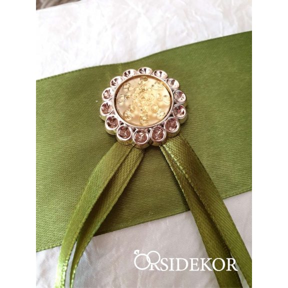 Gyűrűpárna szalaggal és brossal