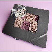 Szülőköszöntő virágbox örökrózsás