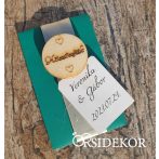   Virágmag papírtasakban fa rátéttel  és szalaggal díszítve