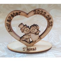   Ifjú pár szívben fából ,Különleges, személyre szabott köszönetajándék és ültetőkártya