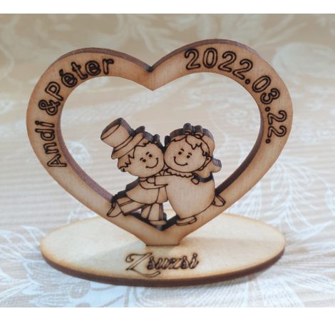 Ifjú pár szívben fából ,Különleges, személyre szabott köszönetajándék és ültetőkártya Ifjú pár szívben fából ,Különleges, személyre szabott köszönetajándék és ültetőkártya