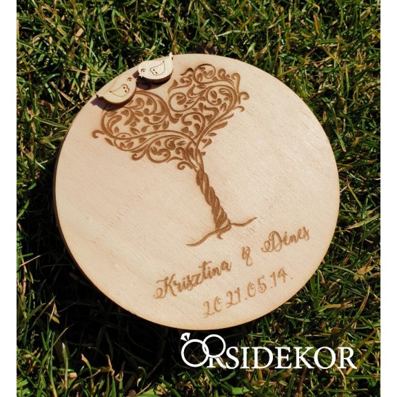 Nyitható gyűrűhordozó fából, fa motívummal