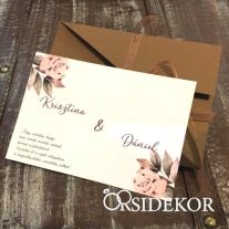 Virágos esküvői meghívó különleges borítékban, szalaggal átkötve