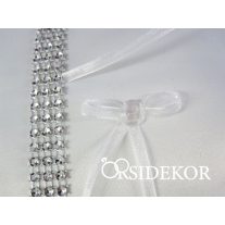 Gyűrűpárna strasszokkal és szalaggal díszítve