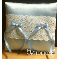 Gyűrűpárna masnival, csipkével és masnival