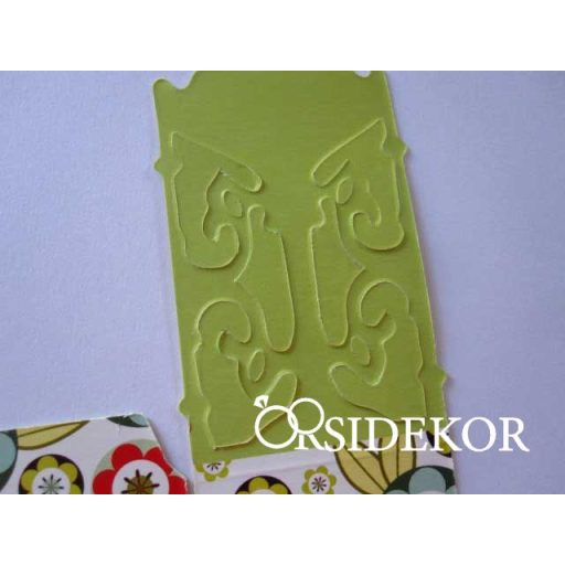 Köszönetajándék-doboz virágos mintával (lapra szerelve)