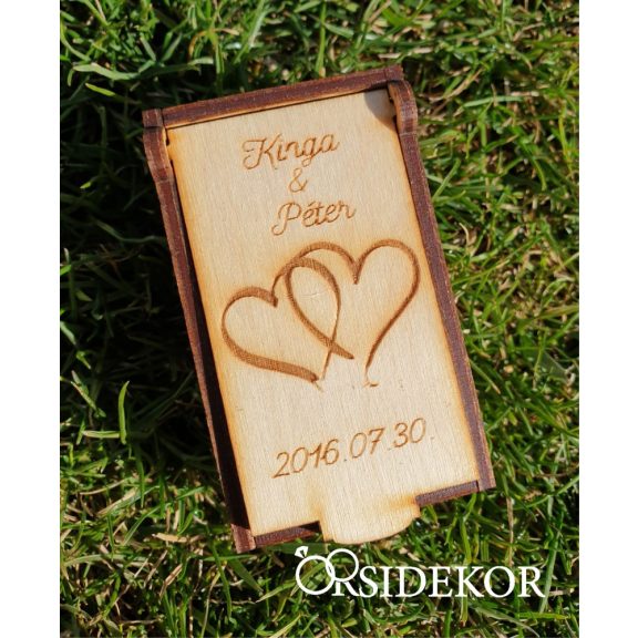 Mini Nyitható gyűrűtartó doboz fából, gravírozott mintával
