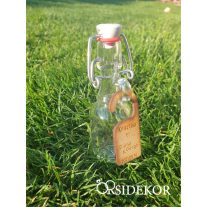 Csatos pálinkás üveg (üresen) kis fa akasztóval