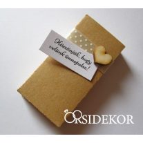   Köszönetajándék doboz pöttyös szalaggal és fa szívecskével
