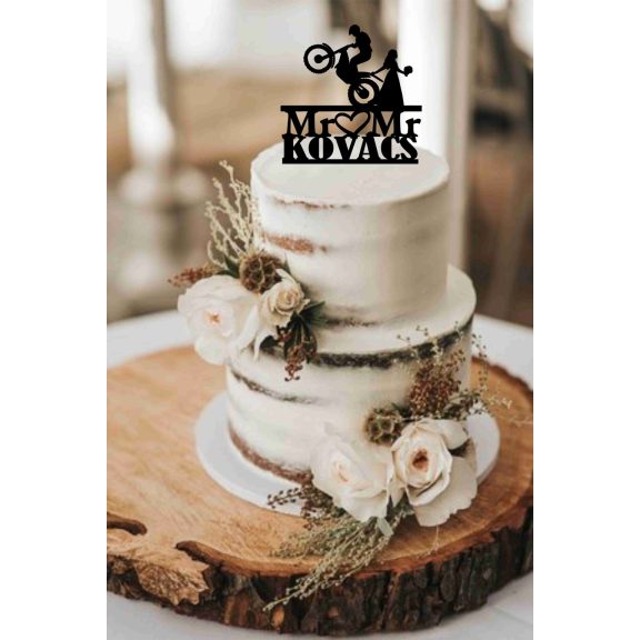 Motoros esküvői tortadísz gravírozott fából – névre szóló