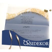 Elegáns esküvői meghívó szalaggal díszítve