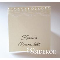 Ültetőkártya csipkével díszítve