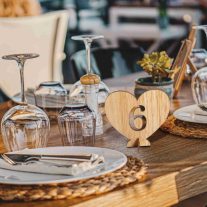 Asztalszám fából szív festhető