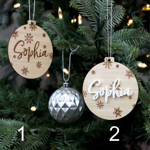 Gravírozott fa karácsonyfadísz – személyre szabott névvel