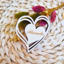   Rusztikus fa szív ültetőkártya – névre szóló gravírozással