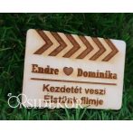 Köszönetajándék esküvői hűtőmágnes fából filmes