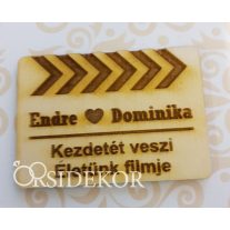 Köszönetajándék esküvői hűtőmágnes fából filmes