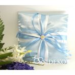 Kék szatén gyűrűpárna gyönggyel, szalaggal