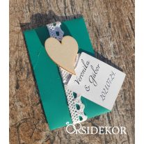   Virágmag papírtasakban faszívvel és csipkével díszítve