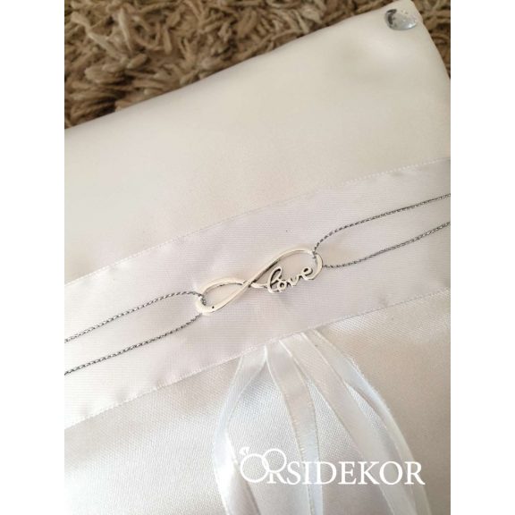 Gyűrűpárna szalaggal és végtelen szerelem dísszel