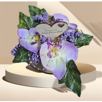   Szülőköszöntő virágbox elegáns orchideás lilás üveg vázában