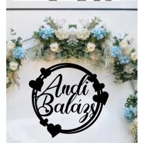 Esküvői hátfal dekoráció névvel köralakú