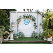 Esküvői hátfal dekoráció névvel köralakú