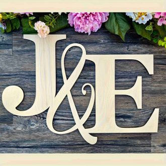 Esküvői hátfal dekoráció monogram 