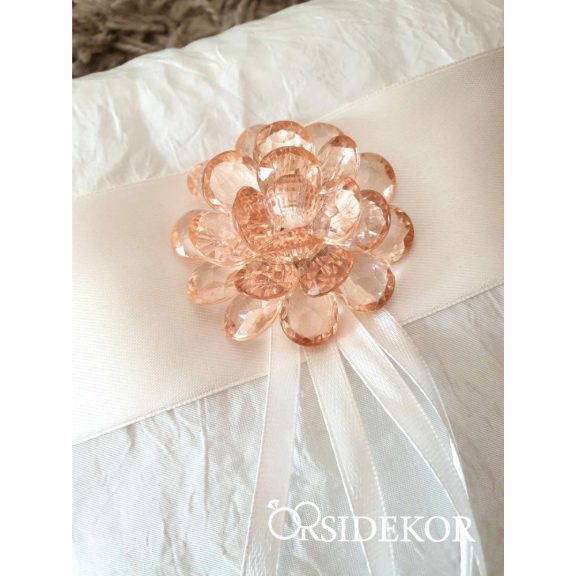 Gyűrűpárna szalaggal és barack színű dísszel