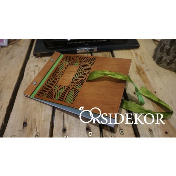 Fa vendégkönyv modern levél mintával