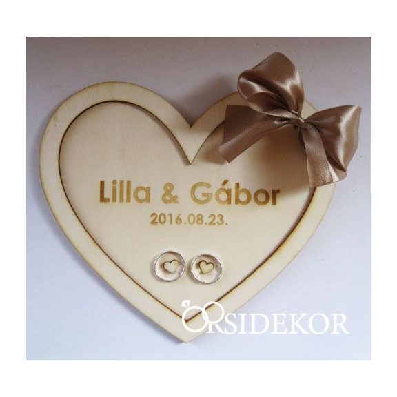 Egyedi fa gyűrűhordozó szív