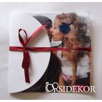 Fényképes esküvői meghívó szalaggal átkötve Fényképes esküvői meghívó szalaggal átkötve