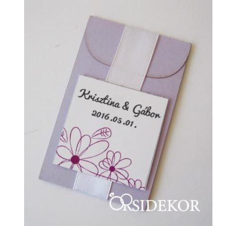 Fűszernövény/gyógynövény papírtasakban szalaggal díszítve Fűszernövény/gyógynövény papírtasakban szalaggal díszítve