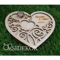 Egyedi fa gyűrűhordozó szíves indás