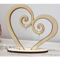 Egyedi fa gyűrűhordozó szíves indás