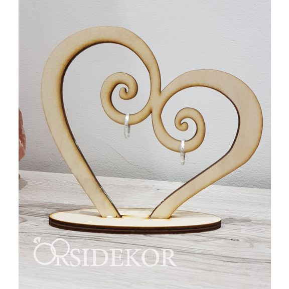 Egyedi fa gyűrűhordozó szíves indás