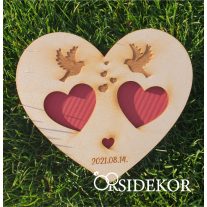 Egyedi fa gyűrűhordozó szív, galambokkal