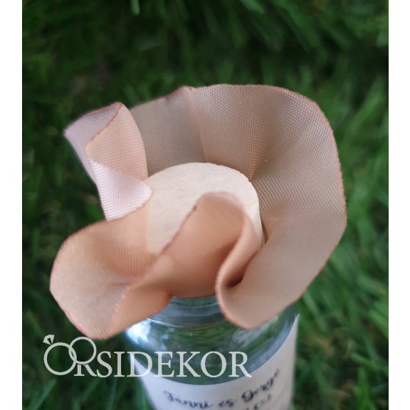 Köszönetajándék üvegcse egyedi címkével