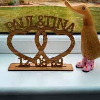 Asztal dekoráció, névre szóló fa tábla