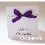 Ültetőkártya masnival díszítve