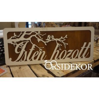 Isten hozott feliratú fa tábla