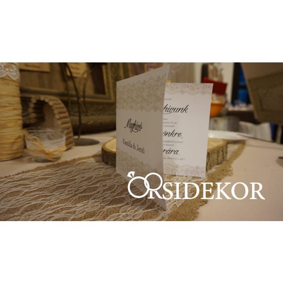 Csipkés esküvői meghívó masnival átkötve