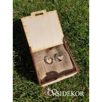   Nyitható gyűrűtartó doboz fából, gravírozott mintával