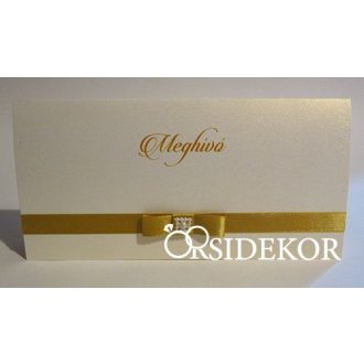 Esküvői meghívó szalaggal és gyönggyel díszítve