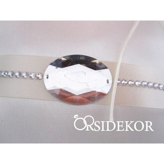 Gyűrűpárna strasszal és szalaggal díszítve