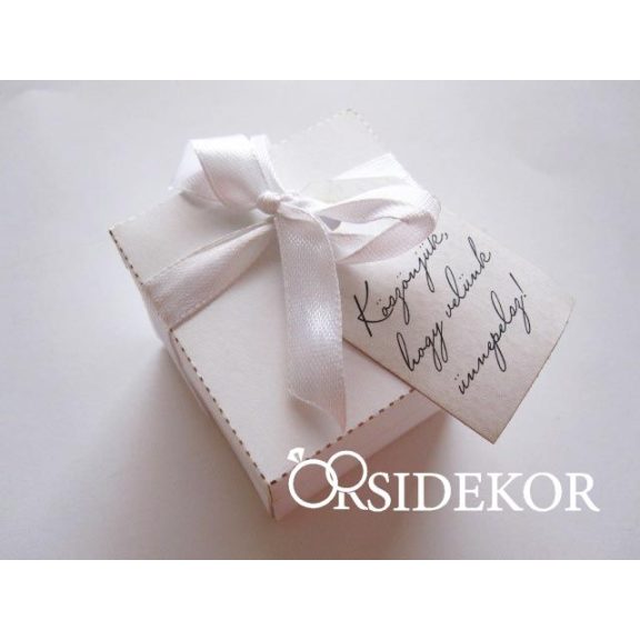 Fehér köszönetajándék doboz szalaggal és ajándékkísérővel