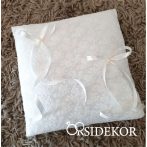 Gyűrűpárna csipkével, szalaggal és gyönggyel