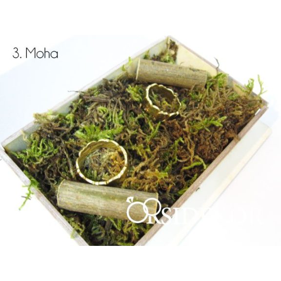 Dobozos gyűrűpárna csipkével és gyönggyel díszítve